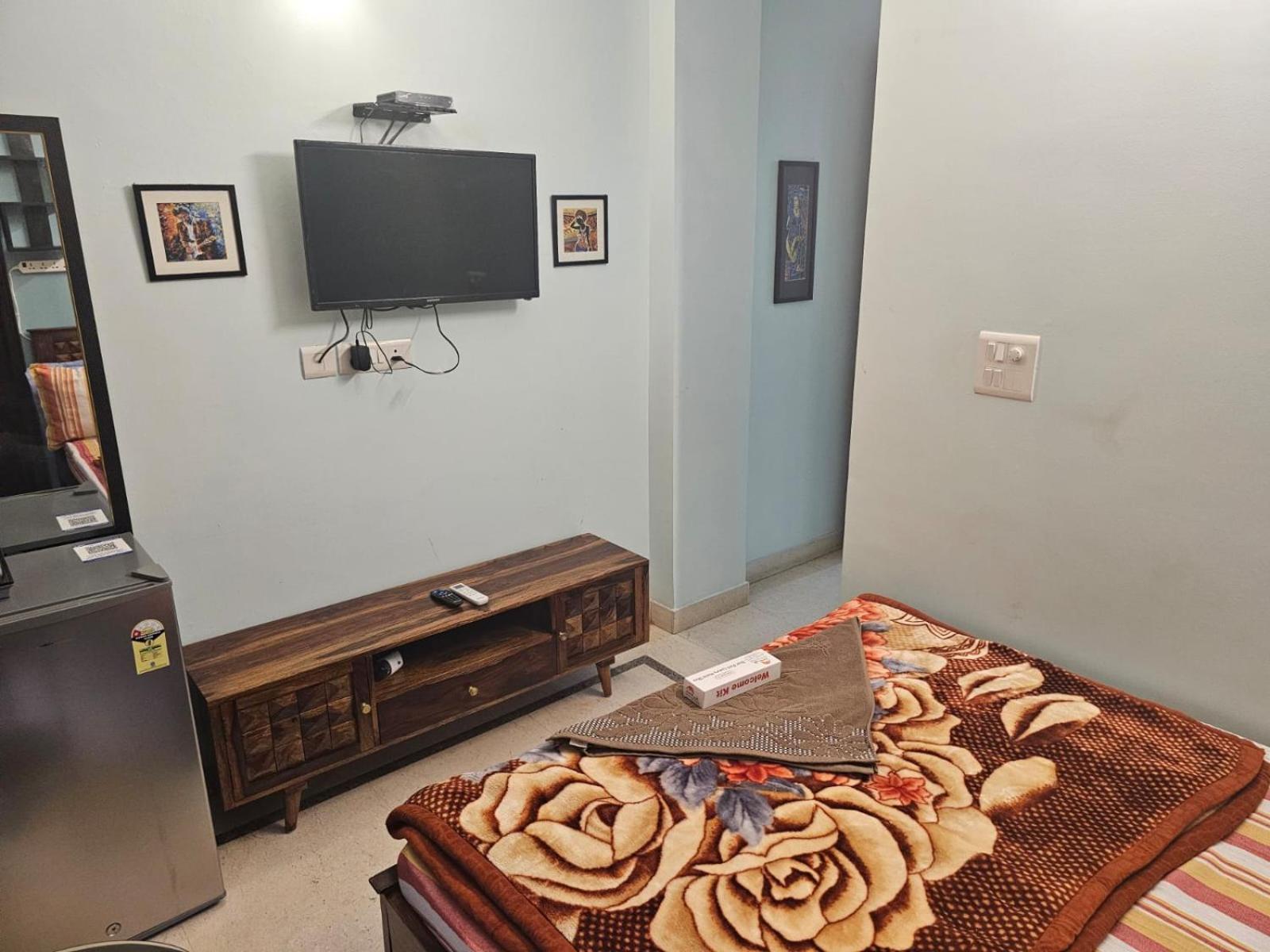 Sky Bloom Luxury Homestay New Delhi Luaran gambar