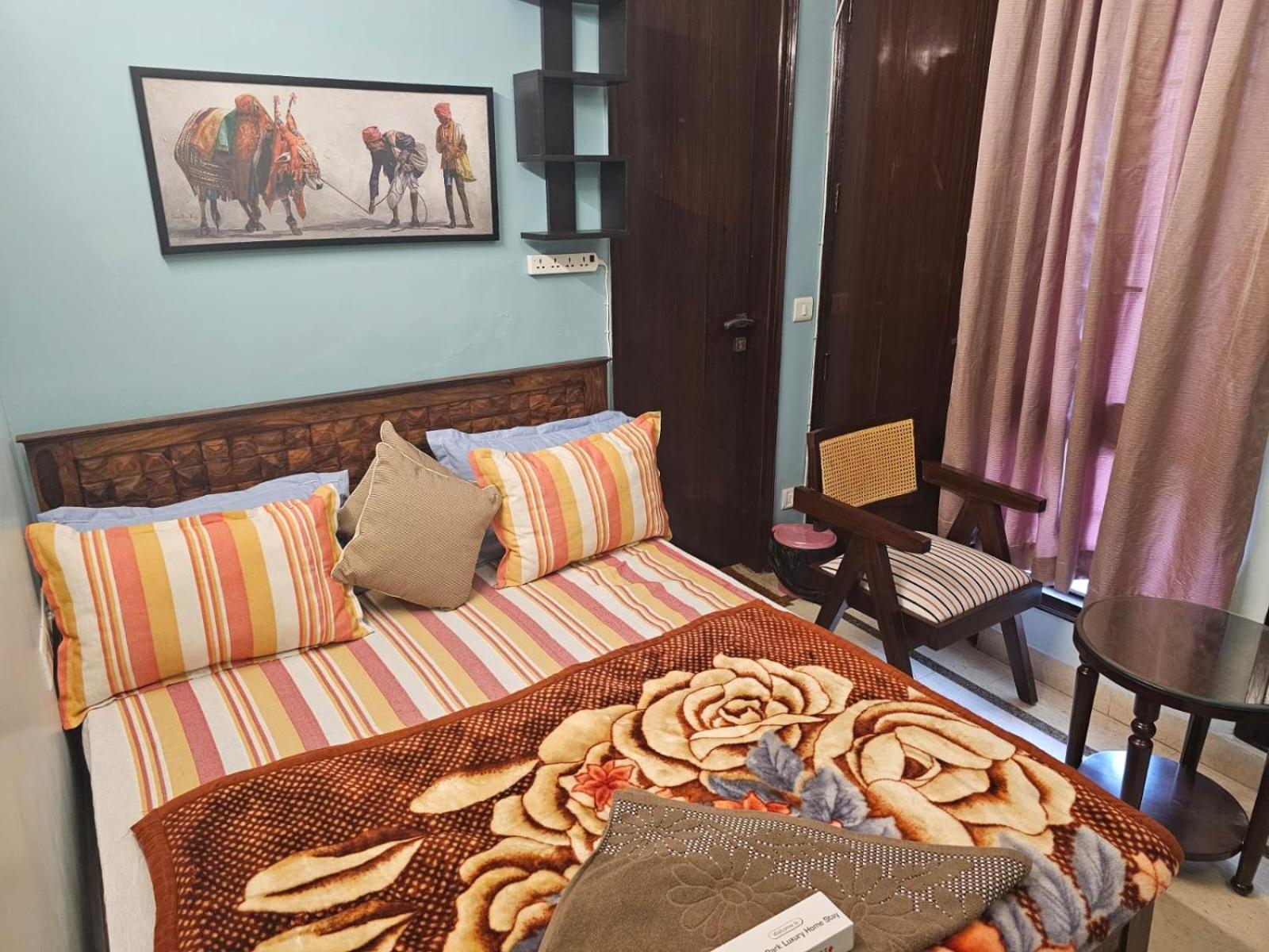 Sky Bloom Luxury Homestay New Delhi Luaran gambar