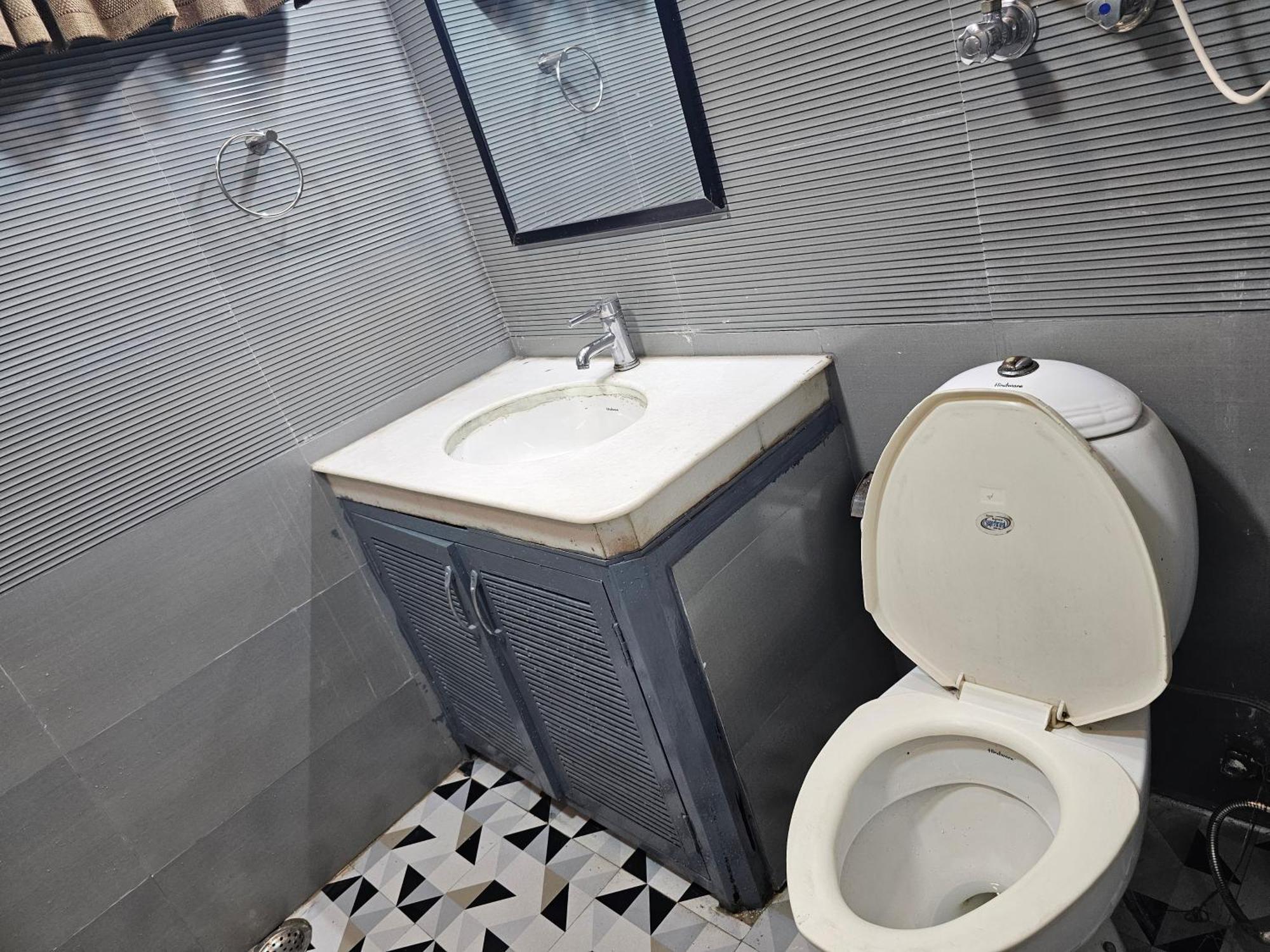 Sky Bloom Luxury Homestay New Delhi Luaran gambar
